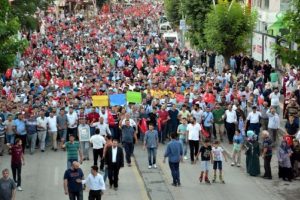 Tokat'ta 10 bin kişi darbe girişimini protesto etti