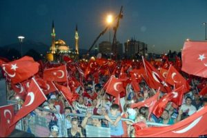 Demokrasi n&ouml;betinin ikinci g&uuml;n&uuml;nde meydanlar doldu taştı