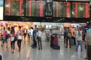 Atat&uuml;rk Havalimanı'nda u&ccedil;uşlar normale d&ouml;nmeye başlıyor