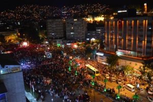 Bursa'da 40 bin kişi darbeyi protesto etti