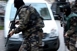 Gece yarısı 18 ayrı adrese eş zamanlı operasyon!