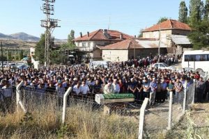 Demokrasi şehitleri son yolculuklarına uğurlandı