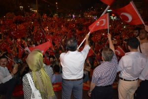 &Uuml;lke genelinde demokrasi n&ouml;beti s&uuml;r&uuml;yor