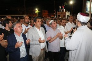Demokrasi şehitleri i&ccedil;in gıyabi cenaze namazı kılındı