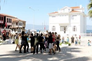 Bursa'da pandomim ile barış anlatıldı