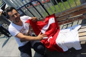 K&ouml;pr&uuml;de vuruldu askerden şikayet&ccedil;i oldu