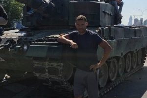 Duska Tosic'ten tank pozu!