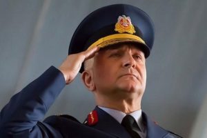 O asker darbecilerin emrini yırtıp atmış