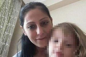 Ablasını uyurken bı&ccedil;aklayıp &ouml;ld&uuml;rd&uuml;