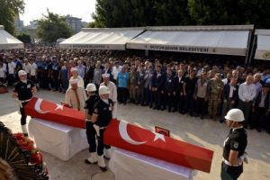 Şehit ikiz polisler toprağa verildi