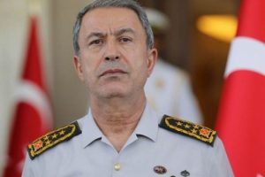 Darbeciler, Akar'dan bildiriyi okumasını istemiş