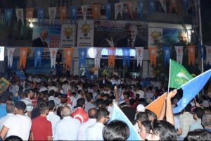Darbe şehitleri i&ccedil;in Diyarbakır'da gıyabi cenaze namazı kılındı