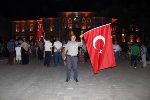 Tekirdağ'da demokrasi n&ouml;beti s&uuml;r&uuml;yor