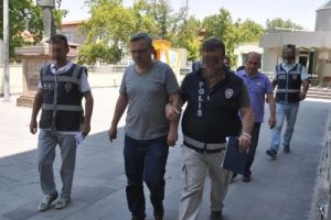K&uuml;tahya'da 1 hakim ile 3 savcı tutuklandı