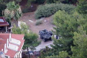 Otele saldırı d&uuml;zenleyen 2 asker g&ouml;zaltında