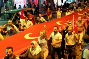 500 metrelik bayrakla darbe girişimi tepkisi