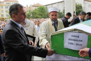 Acılı baba tatilini yarıda kesip emir komutayı aldı
