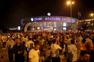 Havalimanı'na 2 tır m&uuml;himmat ve 1 zırhlı ara&ccedil; getirildi