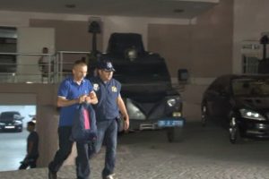 İzmir'de 5 general tutuklandı
