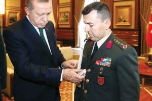 Erdoğan'ın en yakınındaki iki asker g&ouml;zaltında