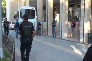 2'nci Ordu Komutanı Orgeneral Huduti ve 2 general adliyede