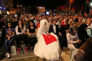Balayına gitmediler demokrasi n&ouml;betine geldiler