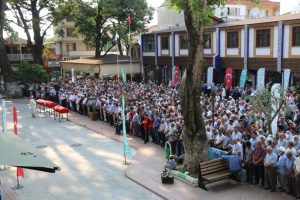 Bursa'da kalkışma girişimi şehitleri i&ccedil;in gıyabi cenaze namazı