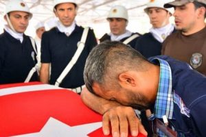 "En b&uuml;y&uuml;k acı, kendi silahımızla vurulmamız"