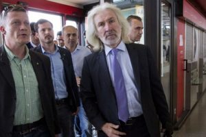 Berlin eski B&uuml;y&uuml;kel&ccedil;isi Karslıoğlu da yaralandı