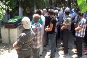 Darbeci binbaşının cenazesi camiye alınmadı