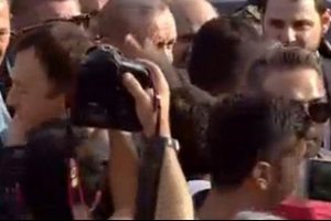 Erdoğan'ı evinin &ouml;n&uuml;nde karşıladılar