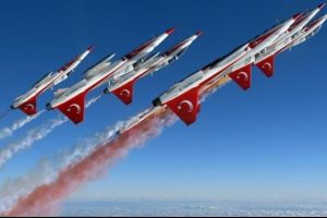 T&uuml;rk Yıldızları'ndan 'g&ouml;revimizin başındayız' mesajı
