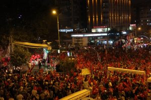 Bursa'da on binler bu gece de meydanları doldurdu