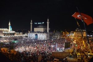 Konya'da 'demokrasi n&ouml;beti'