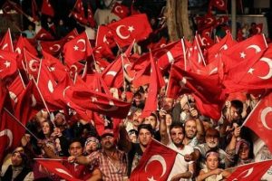 Meydanlarda 'demokrasi n&ouml;beti' devam ediyor
