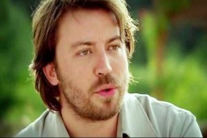Tolga G&uuml;le&ccedil; darbe hakkında hangi s&ouml;zleri paylaştı?