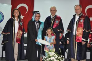 Bursa İneg&ouml;l İşletme Fak&uuml;ltesi ilk mezunlarını verdi