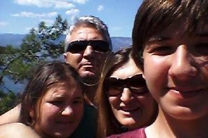 G&uuml;rc&uuml; &ccedil;etesi, otomobilini gasp ettikleri polisi &ouml;ld&uuml;rd&uuml;