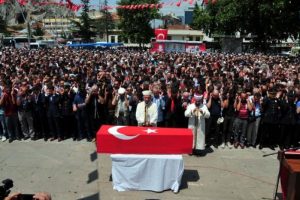 G&ouml;lbaşı şehidi Yavuz'u 10 bin kişi uğurladı