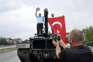 Tanklarla hatıra fotoğrafı