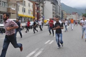 Trabzon'da &ccedil;atışmalar s&uuml;r&uuml;yor, il&ccedil;ede silah sesleri duyuldu