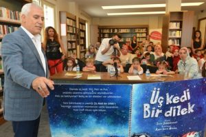 Bursalı minikler ebeveynleri ile bu yaz k&uuml;t&uuml;phanede