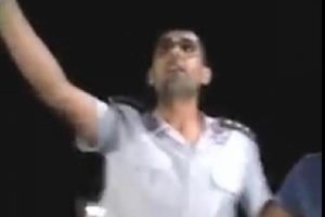 Vatandaşlardan alkış alan y&uuml;zbaşı g&ouml;zaltına alındı