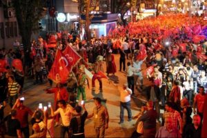 Zonguldak'ta demokrasi y&uuml;r&uuml;y&uuml;ş&uuml;nde 5 bin kişi y&uuml;r&uuml;d&uuml;