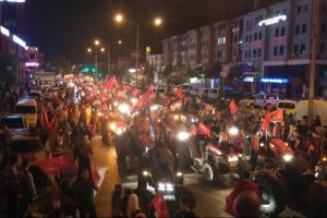 Bursa'da trakt&ouml;rler şehre indi