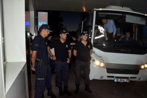 Bursa'da 24 savcı ve hakim tutuklandı, 12 hakim ve savcı daha adliyeye sevk edildi