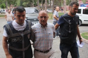 31 g&ouml;zaltı: Aralarında eski m&uuml;d&uuml;rler de var