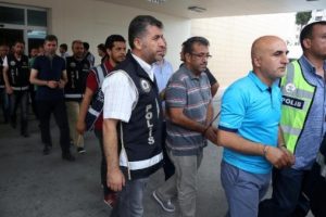 Mersin'de 48 hakim ve savcı adliyeye sevk edildi