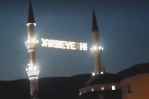 Bursa'da mahyalarla darbe tepkisi
