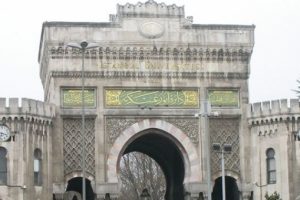 İstanbul &Uuml;niversitesi'nde 95 &ouml;ğretim g&ouml;revlisi g&ouml;revden alındı